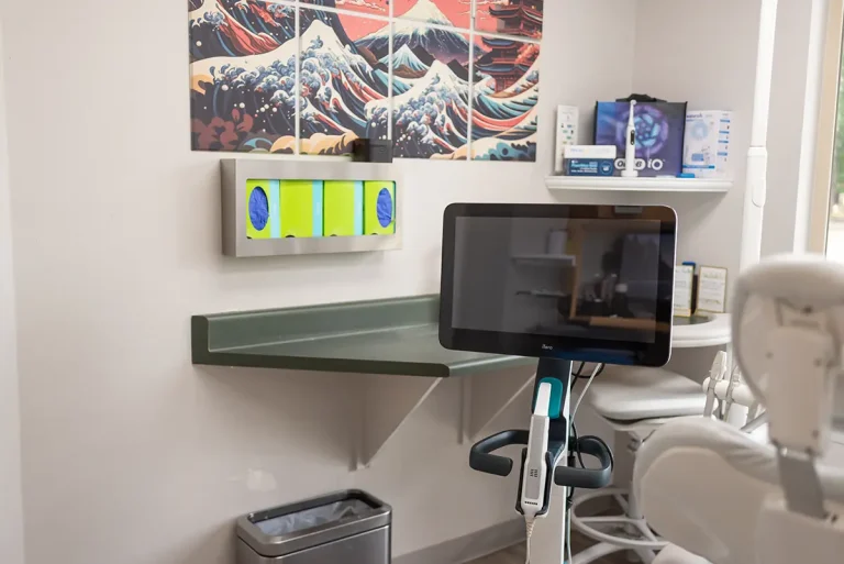 Invisalign 19 iTero digital scanner in a Bellingham dental office, used for accurate 3D impressions in restorative and cosmetic dentistry.
